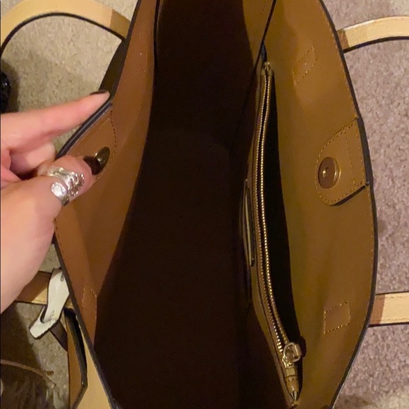 Micheal Kors Purse •Make an Offer• - Picture 5 of 7